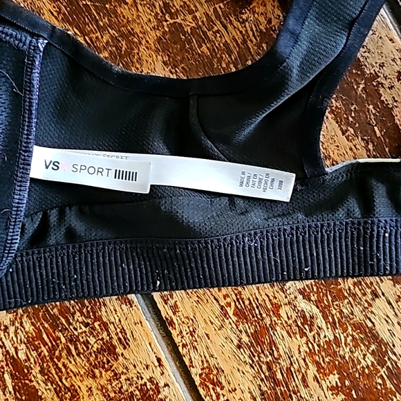 Victoria Secret Sport, Bra's 32 DD - Picture 5 of 13